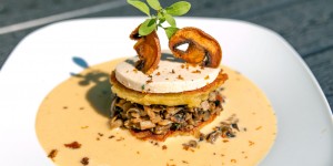 Beitragsbild des Blogbeitrags Erdäpfelpuffer mit Schwammerlsauce 2.0