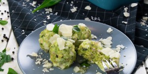 Beitragsbild des Blogbeitrags Bärlauchknödel mit Parmesan 