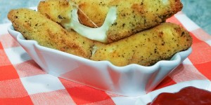 Beitragsbild des Blogbeitrags Mozzarella Sticks mit Basilikum 