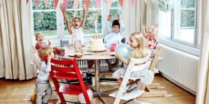 Beitragsbild des Blogbeitrags Giveaway: Mini and Me verlost einen TrippTrapp von STOKKE! Ist denn schon Weihnachten?