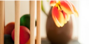 Beitragsbild des Blogbeitrags Montessori für Babys: Das Babyzimmer nach Montessori gestalten und sinnvolle Materialien für 0 bis 6 Monate