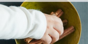 Beitragsbild des Blogbeitrags Montessori für die Sinne: Mit Kindern in Geruchswelten tauchen