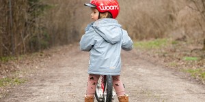 Beitragsbild des Blogbeitrags Mit woom bikes den Frühlingswald entdecken: vom Kinderrad, das ich selbst gern hätte (und 4 Tipps für den Fahrradkauf)