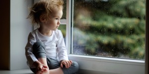 Beitragsbild des Blogbeitrags „Mama, siehst du mich?“ – Wie wir die Gefühle unserer Kinder unbewusst verleugnen und der einfache Weg, damit aufzuhören 