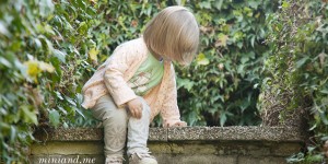 Beitragsbild des Blogbeitrags 18 montessori-inspirierte Ideen für den Frühling und Ostern (darunter Löwenzahnknete, Naturfühltäschchen und über 80 Spielideen zum Ausdrucken)