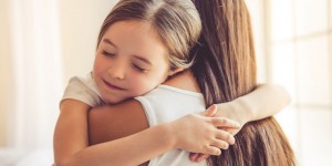 Beitragsbild des Blogbeitrags „Räum dein Zimmer auf!“ – Wie wir unsere Kinder um etwas bitten und dabei etwas Wichtiges über die eigenen Bedürfnisse lernen