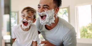 Beitragsbild des Blogbeitrags Beziehung statt Erziehung? – Warum wir „Erziehung“ immer wieder definieren müssen, wenn wir darüber reden wollen (und warum ich mich davon distanziere)