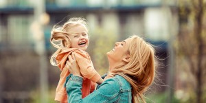 Beitragsbild des Blogbeitrags Mein gefühlsstarkes Kind verstehen und begleiten (und 8 typische Merkmale gefühlsstarker Kinder)