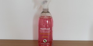 Beitragsbild des Blogbeitrags Review: method Universal-Reininger pink grapefruit 