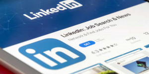 Beitragsbild des Blogbeitrags Betrugsmaschen, die LinkedIn-NutzerInnen kennen sollten 