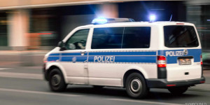 Beitragsbild des Blogbeitrags Polizei führte bundesweit Razzien zu Hasspostings durch 