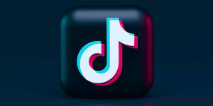Beitragsbild des Blogbeitrags TikTok verbreitet massenweise Fake News zum Ukraine-Krieg