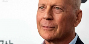 Beitragsbild des Blogbeitrags Nein, Bruce Willis bekam Aphasie nicht durch die COVID-19 Impfung! 