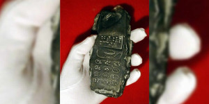 Beitragsbild des Blogbeitrags Faktencheck: das 800 Jahre alte Handy stammte aus dem Jahre 2012 