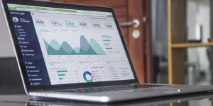 Beitragsbild des Blogbeitrags Warum Data Scientists Künstliche Intelligenz und ethische Anforderungen vereinen müssen