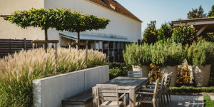 Beitragsbild des Blogbeitrags Traumgarten anlegen – Von der Planung mit dem Profi zum Selbermachen