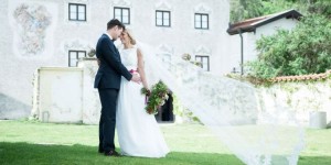 Beitragsbild des Blogbeitrags Heiraten im Turm zu Schloss Schedling – ein Style Shooting