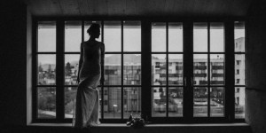 Beitragsbild des Blogbeitrags Heiraten im Loft – Penthouse Braut Inspiration mit einem elfenkleid 