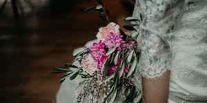 Beitragsbild des Blogbeitrags Brautstrauß fürs Standesamt: 5 Beispiele und worauf es ankommt 