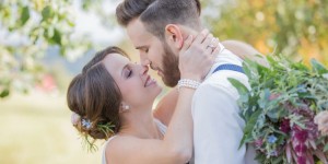 Beitragsbild des Blogbeitrags Boho heiraten – Backdrop, außergewöhnlicher Boho Brautstrauß und eine Donut Wall