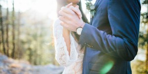 Beitragsbild des Blogbeitrags Styled Shooting in den Bergen mit einem atemberaubenden Kleid 