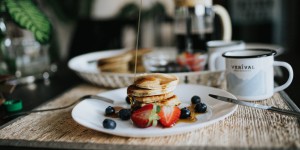 Beitragsbild des Blogbeitrags Einfache und schnelle vegane Pancakes 