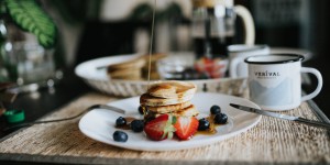 Beitragsbild des Blogbeitrags Einfache und schnelle vegane Pancakes