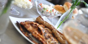 Beitragsbild des Blogbeitrags How to host a Serbian Dinner Party