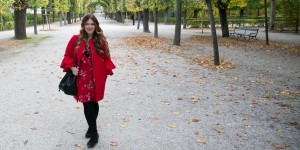 Beitragsbild des Blogbeitrags A red flute sleeve coat X red floral dress 