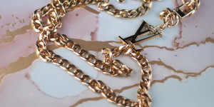Beitragsbild des Blogbeitrags How to afford Jewels by Chanel, LV, Dior & Co. on a low budget?