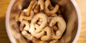 Beitragsbild des Blogbeitrags Traditionelle Kekse: Vanillekipferl und Linzer Augen