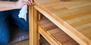 Beitragsbild des Blogbeitrags Holzmöbel ölen – für eine schönere Optik