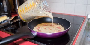 Beitragsbild des Blogbeitrags Kantwurst-Palatschinken (mit Hanfmehl)
