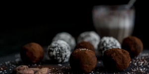 Beitragsbild des Blogbeitrags RECIPE: CHOCOLATE ENERGY BITES