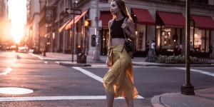 Beitragsbild des Blogbeitrags ONE TREND – DIFFERENT STYLES: THE WRAP SKIRT | NYC OUTFIT NO. 1