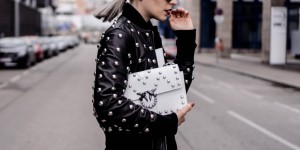 Beitragsbild des Blogbeitrags BIKER-CHIC LOOK IM ALLTAG: EDGY & FEMININ ZUGLEICH