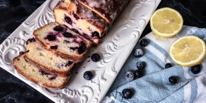 Beitragsbild des Blogbeitrags VEGANER ZITRONEN-HEIDELBEER KUCHEN