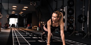 Beitragsbild des Blogbeitrags NEUE FITNESS-CHALLENGE: KRAFTAUFBAU UND CORE STÄRKEN