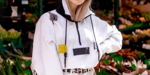 Beitragsbild des Blogbeitrags SPRING LOOKS | ALL-WHITE-LOOK WITH A POP OF NEON