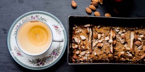 Beitragsbild des Blogbeitrags Apfel-Karotte-Brot mit Zimt und Nüssen