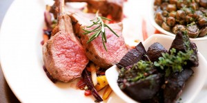 Beitragsbild des Blogbeitrags Qualitätsfleisch vom Ziegenmilchkitz: So wird Ostern zum Gaumenschmaus