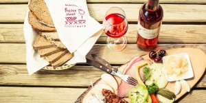 Beitragsbild des Blogbeitrags So geht Herbst in der Buschenschank Machater: Herzhafte Brettljause, gebratene Kastanien & Schilchersturm