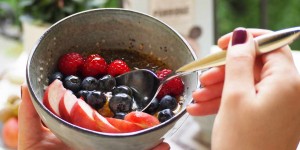 Beitragsbild des Blogbeitrags Warum Porridge? 5 gute Gründe für den hippen warmen Frühstücksaufguss