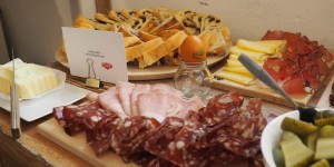 Beitragsbild des Blogbeitrags Tipps für euren Osterbrunch: Eier färben wie anno dazumal & 3- erlei Aufstriche mit Kren