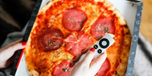 Beitragsbild des Blogbeitrags An ChillTagen wie diesen sind wir: Slow-Motioner, Serienjunkies & LieferserviceLover