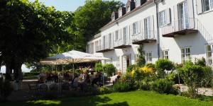 Beitragsbild des Blogbeitrags Ausflug ins Grüne im GenussRadius von Wien: Unsere 5 Lieblingsplätze für Sommerfrische & Genuss 