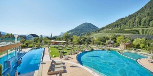 Beitragsbild des Blogbeitrags Alpiana Resort bei Meran – GenussSommerUrlaub de Luxe inklusive Naturverbundenheit 