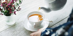 Beitragsbild des Blogbeitrags Es muss nicht immer Kaffee sein: Tee & Schokolade zum Frühstück 