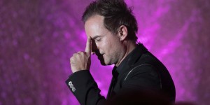 Beitragsbild des Blogbeitrags Genuss für alle Sinne: Das „MYTHOS“-Tourfinale von The Mentalist Manuel Horeth im Wiener Rathauskeller