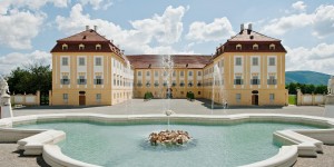Beitragsbild des Blogbeitrags Das Spiel mit dem Essen – eine Erlebnisreise vom Produzenten zum Konsumenten auf Schloss Hof und Schloss Niederweiden